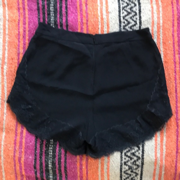 Reiss Tap Short - Picture 2 of 6